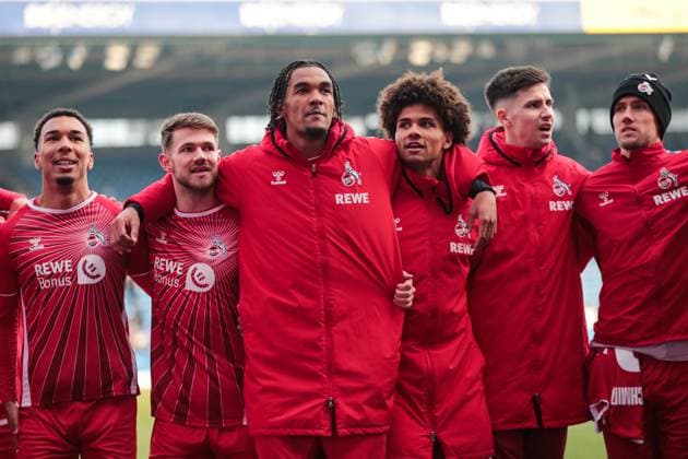 Damion Downs M ,1 FC Köln,42 celebrates with the team in front of the fan block after the match 2 Fußball Bundesliga Saison 2024 2025 Eintracht Braunschweig vs 1 FC Köln at Eintracht Stadion in Braunschweig action,soccer,man,men,Germany,01 02 2025