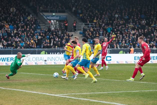 Goalscorer Ermin Bicakcic Eintracht Braunschweig,6 scores to 1 0 2 Soccer Bundesliga Season 2024 2025 Eintracht Braunschweig vs 1 FC Köln at Eintracht Stadion in Braunschweig Action,Soccer,Man,Men,Germany,01 02 2025