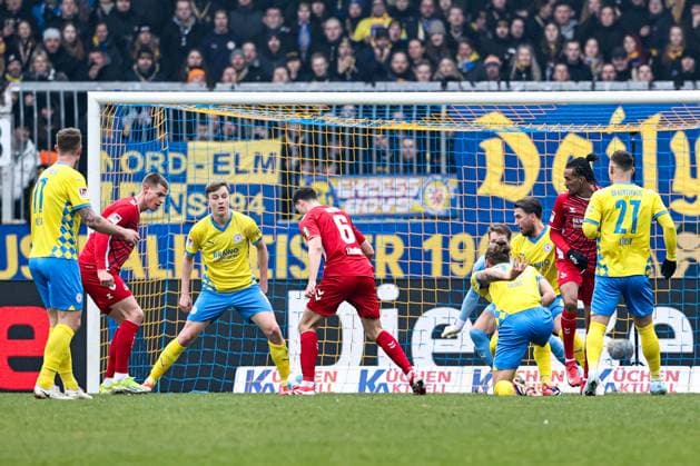 Goalscorer Eric Martel 1 FC Köln,6 scores to 1 1 2 Soccer Bundesliga Season 2024 2025 Eintracht Braunschweig vs 1 FC Köln at Eintracht Stadion in Braunschweig Action,Soccer,Man,Men,Germany,01 02 2025