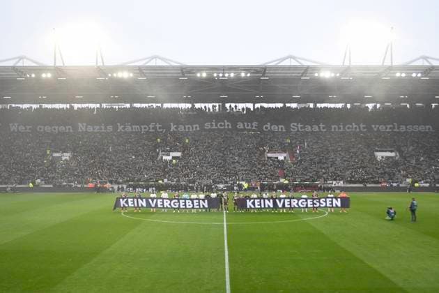 GER 1 FBL, FC St Pauli vs FC Augsburg 01 02 2025, Millerntorstadion, Hamburg, GER 1 FBL, FC St Pauli vs FC Augsburg im Bild Feature the whole stadium commemorates the liberation of Auschwitz 80 years ago before the start of the match and displays banners nordphotoxGmbH xWitke nph00002