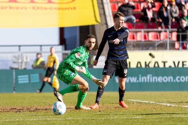01 02 2025, Soccer, GER, Season, 2 Liga, Season 2024 2025, 20 Matchday, SSV Jahn Regensburg Hertha BSC Berlin Marius Gersbeck and Linus Jasper Gechter Hertha DFL REGULATIONS PROHIBIT ANY USE OF PHOTOGRAPHS AS IMAGE SEQUENCES AND OR QUASI VIDEO
