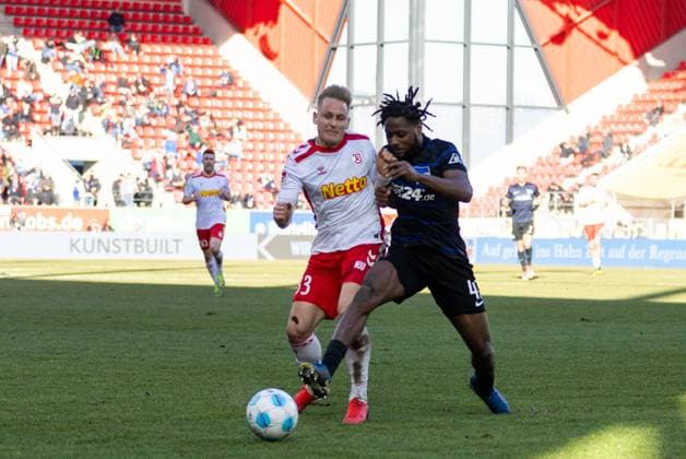 01 02 2025, Soccer, GER, Season, 2 Liga, Season 2024 2025, Matchday 20, SSV Jahn Regensburg Hertha BSC Berlin Kai Pröger SSV Jahn Regensburg vs Deyovaisio Evan Zeefuik DFL REGULATIONS PROHIBIT ANY USE OF PHOTOGRAPHS AS IMAGE SEQUENCES AND OR QUASI VIDEO