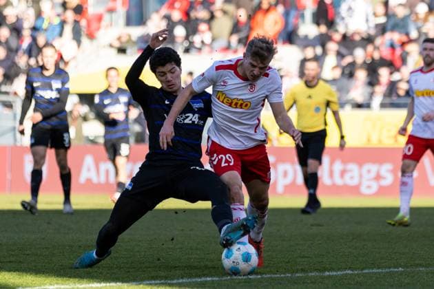 01 02 2025, Soccer, GER, Season, 2 Liga, Season 2024 2025, Matchday 20, SSV Jahn Regensburg Hertha BSC Berlin Ibrahim Maza vs Elias Huth SSV Jahn Regensburg DFL REGULATIONS PROHIBIT ANY USE OF PHOTOGRAPHS AS IMAGE SEQUENCES AND OR QUASI VIDEO