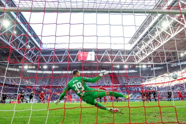 01 02 2025, Soccer, Fortuna Düsseldorf SSV Ulm 1846, 2 Soccer Bundesliga, 20 Matchday, Merkur Spiel Arena, Season 2024 2025 Goal celebration penalty to 3 2 by scorer Dawid Kownacki Fortuna Düsseldorf 24 Goalkeeper Christian Ortag SSV Ulm 39 jumps to the wrong side DFB regulations prohibit any use of photographs as image sequences and or quasi video North Rhine-Westphalia Germany