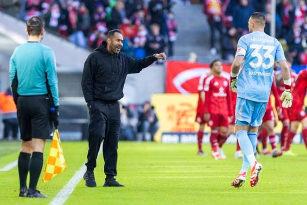 2 Soccer Bundesliga Fortuna Düsseldorf SSV Ulm 1846 Soccer, 01 02 2024 Daniel Thioune Fortuna Düsseldorf, Head coach gives Florian Kastenmeier Fortuna Düsseldorf, 33 instructions 2 Soccer Bundesliga, Fortuna Düsseldorf SSV Ulm 1846 Soccer, 20 Matchday, on 01 02 2024, Merkur Spiel Arena, Düsseldorf DFL regulations prohibit any use of photographs as image sequences and or quasi video Copyright: xBEAUTIFULxSPORTS Meuselx