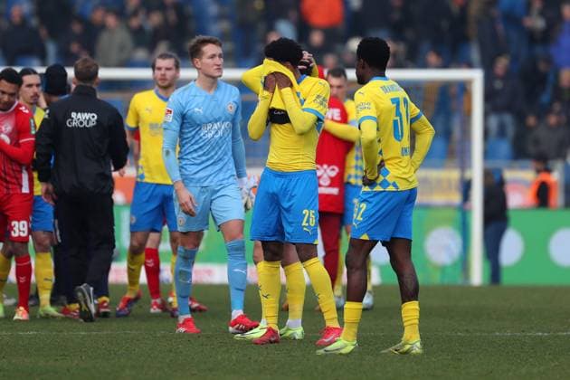 Braunschweig vs Cologne, 2 BL Braunschweig, 01 02 2025, FOOTBALL Eintracht Braunschweig vs 1 FC Cologne, 2 BL, Season 2024 25 End of match, Sanoussy Ba Eintracht Braunschweig , Christian Conteh Eintracht Braunschweig Braunschweig