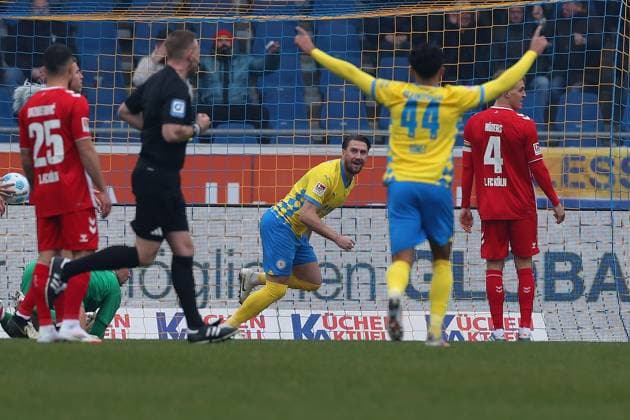 Braunschweig vs Cologne, 2 BL Braunschweig, 01 02 2025, FOOTBALL Eintracht Braunschweig vs 1 FC Cologne, 2 BL, Season 2024 25 Ermin Bicakcic Eintracht Braunschweig celebrates after his goal to make it 1 0 Braunschweig