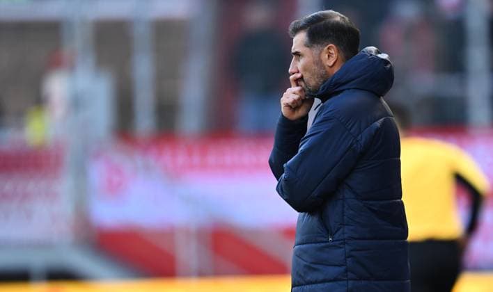01 02 2025 Soccer Season 2024 2025 2 Soccer Bundesliga 20 Matchday SSV Jahn Regensburg Hertha BSC Berlin Sportfoto Zink xwoxzix DFL regulations prohibit any use of photographs as image sequences and or quasi video only for editorial use Cristian Fiel Coach Hertha BSC Berlin pensive