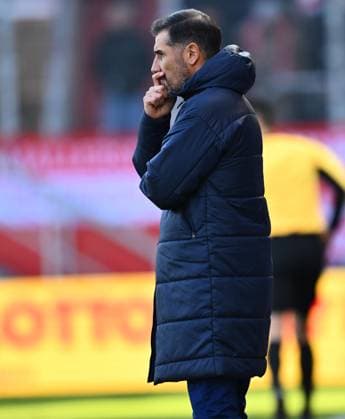 01 02 2025 Soccer Season 2024 2025 2 Soccer Bundesliga 20 Matchday SSV Jahn Regensburg Hertha BSC Berlin Sportfoto Zink xwoxzix DFL regulations prohibit any use of photographs as image sequences and or quasi video only for editorial use Cristian Fiel Coach Hertha BSC Berlin pensive