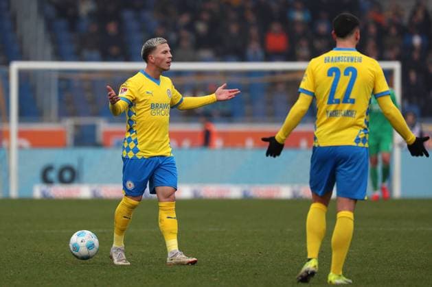 Braunschweig vs Cologne, 2 BL Braunschweig, 01 02 2025, FOOTBALL Eintracht Braunschweig vs 1 FC Cologne, 2 BL, Season 2024 25 Lino Tempelmann Eintracht Braunschweig , Fabio Di Michele Sanchez Eintracht Braunschweig Braunschweig