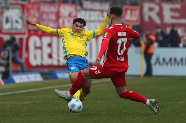 Braunschweig vs Cologne, 2 BL Braunschweig, 01 02 2025, FOOTBALL Eintracht Braunschweig vs 1 FC Cologne, 2 BL, Season 2024 25 Johan Gomez Eintracht Braunschweig , Leart Pacarada 1 FC Cologne Braunschweig