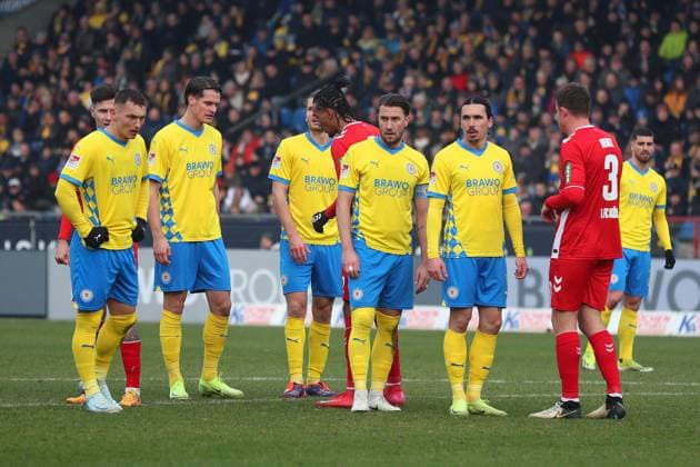 Braunschweig vs Cologne, 2 BL Braunschweig, 01 02 2025, FOOTBALL Eintracht Braunschweig vs 1 FC Cologne, 2 BL, Season 2024 25 Sven Köhler Eintracht Braunschweig , Levente Szabo Eintracht Braunschweig , Ermin Bicakcic Eintracht Braunschweig , Rayan Philippe Eintracht Braunschweig Braunschweig