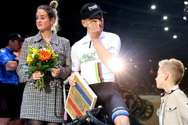 DEU, Sixdays Weekend, 01 02 2025, Velodrom, Berlin, DEU, Sixdays Weekend, in the picture Theo Reinhardt GER says goodbye, wife Jane and son Leo Photo Juergen Engler nordphoto GmbH nordphotoxGmbHx xEngler nph00076
