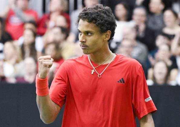 February 1, 2025, Montreal, Pq, Canada: Gabriel Diallo, of Canada, reacts during his Davis Cup qualifying tennis match against Marton Fucsovics, of Hungary, in Montreal on Saturday, February 1, 2025. Gabriel Diallo, Marton Fucsovics, - ZUMAc35_ 20250201_zaf_c35_108 Copyright: xGrahamxHughesx