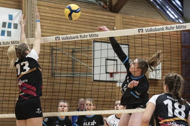 Volleyball regional league in Gladbeck FOR EDITORIAL PURPOSES ONLY EDITORIAL USE ONLY p right Maren Vierhaus smashing Volleyball regional league TV Gladbeck MTV Köln on Saturday, February 01, 2025 in Gladbeck ¨ Germany NRW Gladbeck Copyright ChristophxWojtyczka Copyright: ChristophxWojtyczka doc7z6m29g5qd2xwdn2awa ,EDITORIAL USE ONLY Copyright: ChristophxWojtyczka
