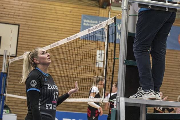 Volleyball Regionalliga in Gladbeck FOR EDITORIAL PURPOSES ONLY EDITORIAL USE ONLY p Ewa Borowiecka discusses with the judge Volleyball Regionalliga TV Gladbeck MTV Köln on Saturday, February 01, 2025 in Gladbeck ¨ Germany NRW Gladbeck Copyright ChristophxWojtyczka Copyright: ChristophxWojtyczka doc7z6m2om8rypf44q6265 ,EDITORIAL USE ONLY Copyright: ChristophxWojtyczka