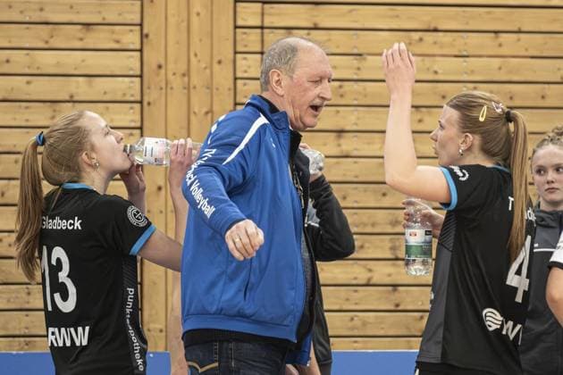 Volleyball Regionalliga in Gladbeck FOR EDITORIAL PURPOSES ONLY EDITORIAL USE ONLY p Coach Waldemar Zaleski in action Volleyball Regionalliga TV Gladbeck MTV Köln on Saturday, February 01, 2025 in Gladbeck ¨ Germany NRW Gladbeck Copyright ChristophxWojtyczka Copyright: ChristophxWojtyczka doc7z6m2fa98yx1e2ajjjlt ,EDITORIAL USE ONLY Copyright: ChristophxWojtyczka