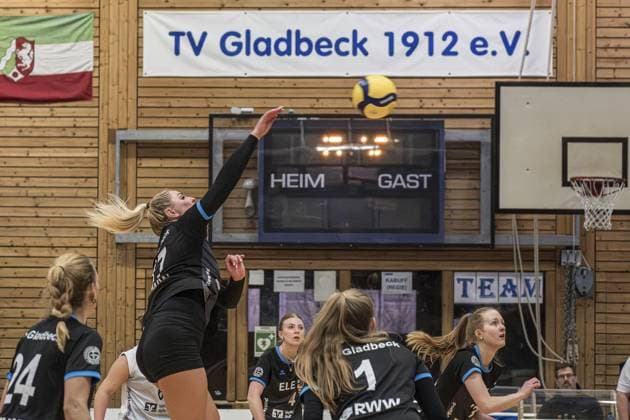 Volleyball Regionalliga in Gladbeck FOR EDITORIAL PURPOSES ONLY EDITORIAL USE ONLY p Ewa Borowiecka smashing Volleyball Regionalliga TV Gladbeck MTV Köln on Saturday, February 01, 2025 in Gladbeck ¨ Germany NRW Gladbeck Copyright ChristophxWojtyczka Copyright: ChristophxWojtyczka doc7z6m2qdmqtv4yyev3pn ,EDITORIAL USE ONLY Copyright: ChristophxWojtyczka