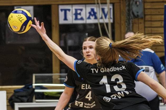 Volleyball Regionalliga in Gladbeck FOR EDITORIAL PURPOSES ONLY EDITORIAL USE ONLY p Lara Bittner can only reach the ball with one finger Volleyball Regionalliga TV Gladbeck MTV Köln on Saturday, February 01, 2025 in Gladbeck ¨ Germany NRW Gladbeck Copyright ChristophxWojtyczka Copyright: ChristophxWojtyczka doc7z6m2swyedu1b56wdj47 ,EDITORIAL USE ONLY Copyright: ChristophxWojtyczka