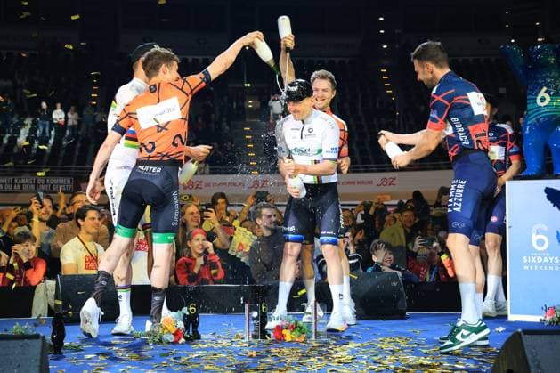 DEU, Sixdays Weekend, 02 02 2025, Velodrom, Berlin, DEU, Sixdays Weekend, in the picture award ceremony, 1 Roger Kluge GER, Theo Reinhardt GER, 2 Philip Heijnen NED, Yoeri Havik NED 3 Elia Viviani ITA, Michele Scartezzini ITA Photo Juergen Engler nordphoto GmbH nordphotoxGmbHx xEngler nph00076