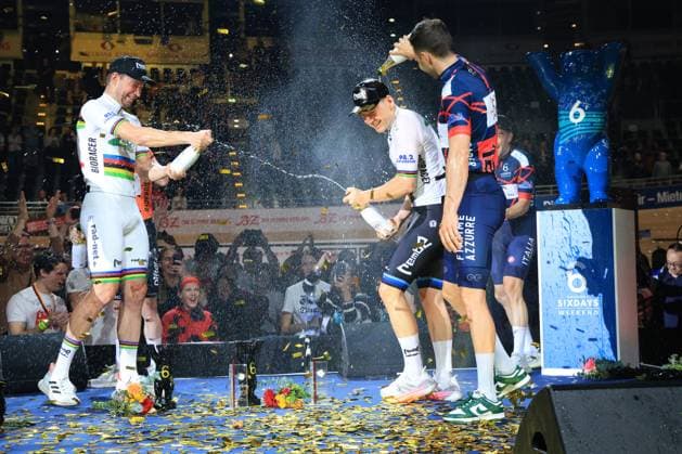 DEU, Sixdays Weekend, 02 02 2025, Velodrom, Berlin, DEU, Sixdays Weekend, in the picture award ceremony, 1 Roger Kluge GER, Theo Reinhardt GER, 2 Philip Heijnen NED, Yoeri Havik NED 3 Elia Viviani ITA, Michele Scartezzini ITA Photo Juergen Engler nordphoto GmbH nordphotoxGmbHx xEngler nph00076