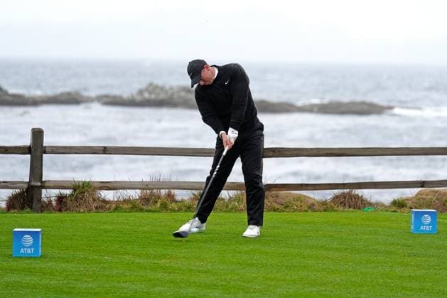 PEBBLE BEACH, CA - FEBRUARY 01: PGA, Golf Herren golfer Rory McIlroy plays his tee shot on the 18th hole during the third round of the AT&T Pebble Beach Pro AM on February 1, 2025, at Pebble Beach Golf Links in Pebble Beach, California. (Photo by Brian Spurlock Icon Sportswire) GOLF: FEB 01 PGA AT&T Pebble Beach Pro-Am EDITORIAL USE ONLY Icon2502012