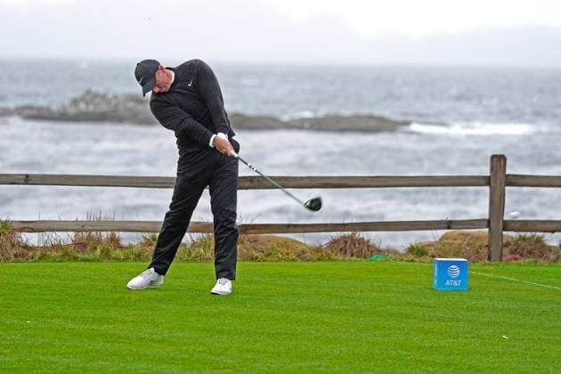 PEBBLE BEACH, CA - FEBRUARY 01: PGA, Golf Herren golfer Rory McIlroy plays his tee shot on the 18th hole during the third round of the AT&T Pebble Beach Pro AM on February 1, 2025, at Pebble Beach Golf Links in Pebble Beach, California. (Photo by Brian Spurlock Icon Sportswire) GOLF: FEB 01 PGA AT&T Pebble Beach Pro-Am EDITORIAL USE ONLY Icon2502013