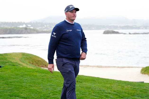 PEBBLE BEACH, CA - FEBRUARY 01: PGA, Golf Herren golfer Sepp Straka walks off the 18th green as the leader at 16 under par during the third round of the AT&T Pebble Beach Pro AM on February 1, 2025, at Pebble Beach Golf Links in Pebble Beach, California. (Photo by Brian Spurlock Icon Sportswire) GOLF: FEB 01 PGA AT&T Pebble Beach Pro-Am EDITORIAL USE ONLY Icon25020117