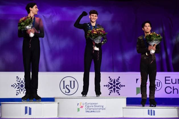 Bilder des Jahres 2025, Sport 02 Februar Sport Themen der Woche KW05 Sport Bilder des Tages (250202) -- TALLINN, Feb. 2, 2025 -- Gold medalist Lukas Britschgi (C) of Switzerland, silver medalist Nikolaj Memola (L) of Italy and bronze medalist Adam Siao Him Fa of France pose on the podium during the awarding ceremony during the Men s Singles Skating Free Skating Competition at ISU European Figure skating, Eiskunstlauf Championships 2025 Tallinn in Tallinn, Estonia on Feb. 1, 2025. (Photo by Xinhua) (SP)ESTONIA-TALLINN-FIGURE SKATING-EUROPEAN CHAMPIONSHIPS-MEN S SINGLES SergeixStepanov 