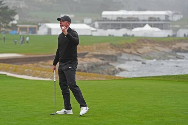PEBBLE BEACH, CA - FEBRUARY 01: PGA, Golf Herren golfer Rory McIlroy reacts after making a birdie putt on the 18th hole during the third round of the AT&T Pebble Beach Pro AM on February 1, 2025, at Pebble Beach Golf Links in Pebble Beach, California. (Photo by Brian Spurlock Icon Sportswire) GOLF: FEB 01 PGA AT&T Pebble Beach Pro-Am EDITORIAL USE ONLY Icon25020127