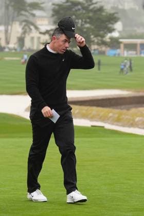 PEBBLE BEACH, CA - FEBRUARY 01: PGA, Golf Herren golfer Rory McIlroy walks off the green after making a birdie putt on the 18th hole during the third round of the AT&T Pebble Beach Pro AM on February 1, 2025, at Pebble Beach Golf Links in Pebble Beach, California. (Photo by Brian Spurlock Icon Sportswire) GOLF: FEB 01 PGA AT&T Pebble Beach Pro-Am EDITORIAL USE ONLY Icon25020128