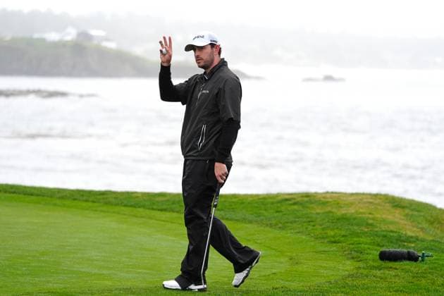 PEBBLE BEACH, CA - FEBRUARY 01: PGA, Golf Herren golfer Patrick Cantlay acknowledes the crowd after being introduced on the 18th hole during the third round of the AT&T Pebble Beach Pro AM on February 1, 2025, at Pebble Beach Golf Links in Pebble Beach, California. (Photo by Brian Spurlock Icon Sportswire) GOLF: FEB 01 PGA AT&T Pebble Beach Pro-Am EDITORIAL USE ONLY Icon25020138