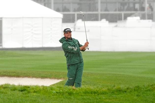 PEBBLE BEACH, CA - FEBRUARY 01: PGA, Golf Herren golfer Jason Day plays a shot out of a fairway bunker on the 18th hole during the third round of the AT&T Pebble Beach Pro AM on February 1, 2025, at Pebble Beach Golf Links in Pebble Beach, California. (Photo by Brian Spurlock Icon Sportswire) GOLF: FEB 01 PGA AT&T Pebble Beach Pro-Am EDITORIAL USE ONLY Icon25020146