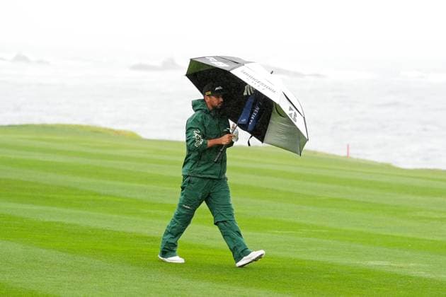 PEBBLE BEACH, CA - FEBRUARY 01: PGA, Golf Herren golfer Jason Day walks the 18th hole during the third round of the AT&T Pebble Beach Pro AM on February 1, 2025, at Pebble Beach Golf Links in Pebble Beach, California. (Photo by Brian Spurlock Icon Sportswire) GOLF: FEB 01 PGA AT&T Pebble Beach Pro-Am EDITORIAL USE ONLY Icon25020147
