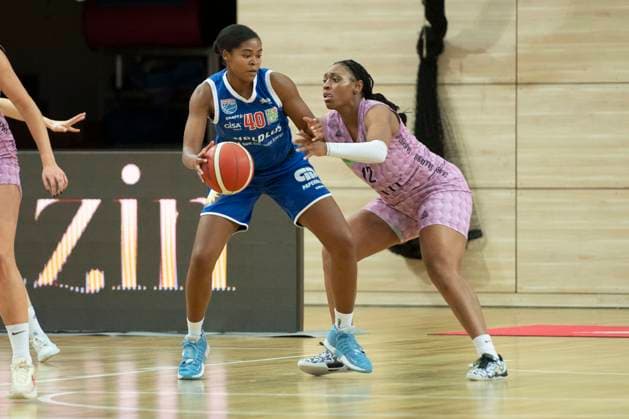 Halle, Germany 01 February 2025 Toyota DBBL 2024 2025 Syntainics MBC vs Saarlouis Royals In the picture from left in the duel Krystal Freeman Halle and Erika Davenport Saarlouis SWH arena Sachsen Anhalt Copyright: xFotostandx xxBallaschx
