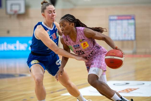 Halle, Germany 01 February 2025 Toyota DBBL 2024 2025 Syntainics MBC vs Saarlouis Royals In the picture from left in the duel Lotta Stach Halle and Martha Burse Saarlouis SWH arena Sachsen Anhalt Copyright: xFotostandx xxBallaschx