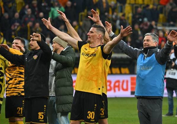 Dresden celebrate the victory in front of their fans in the K Block, Stefan Kutschke Dresden , 01 02 2025, Football, GER, Season 2024 2025, 3 Liga, Dritte Liga, 22 Matchday, Rudolf Harbig Stadion Dresden, SG Dynamo Dresden FC Erzgebirge Aue, DFB AND DFL REGULATIONS PROHIBIT ANY USE OF PHOTOGRAPHS AS IMAGE SEQUENCES AND OR QUASI VIDEO,