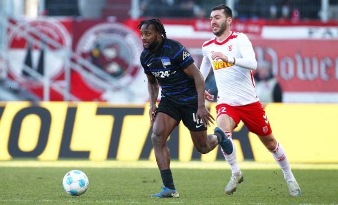 Deyovaisio Evan Zeefuik - Sargis Adamyan , 2.Bundesliga , Jahn Regensburg-Hertha Berlin , Fußball , in den Jahnstadion , Regensburg , Bayern , Deutschland . Februar 01, 2025 . Photo by: Davide Elias Ipa Photo Pressefoto DENL Copyright: xDavidexEliasx