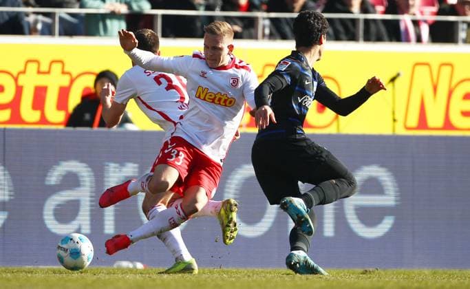 Kai Pröger - Ibrahim Maza , 2.Bundesliga , Jahn Regensburg-Hertha Berlin , Fußball , in den Jahnstadion , Regensburg , Bayern , Deutschland . Februar 01, 2025 . Photo by: Davide Elias Ipa Photo Pressefoto DENL Copyright: xDavidexEliasx
