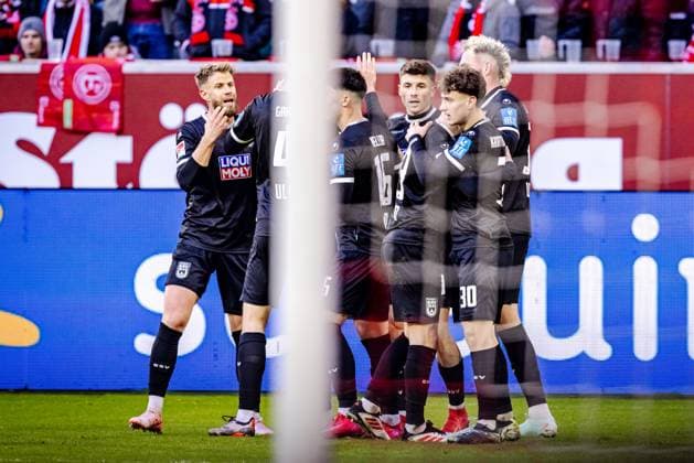 Soccer Men 2 Bundesliga 20 Matchday Season 2024 2025 Fortuna Düsseldorf vs SSV Ulm 1846 Football 01 02 25 Goal celebration after the goal to equalize 1 1 for Ulm f l 5 Johannes Reichert C, SSV Ulm 1846 Football , 29 Semir Telalovic SSV Ulm 1846 Football , 30 Maurice Krattenmacher SSV Ulm 1846 Football DFL regulations prohibit any use of photographs as image sequences and or quasi video Düsseldorf Merkur Spiel Arena Nordrheinwestfalen Germany