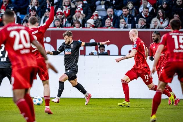 Soccer Men 2 Bundesliga 20 Matchday Season 2024 2025 Fortuna Düsseldorf vs SSV Ulm 1846 Soccer 01 02 25 5 Johannes Reichert C, SSV Ulm 1846 Soccer DFL regulations prohibit any use of photographs as image sequences and or quasi video Düsseldorf Merkur Spiel Arena Nordrheinwestfalen Germany