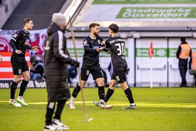 Soccer Men 2 Bundesliga 20 Matchday Season 2024 2025 Fortuna Düsseldorf vs SSV Ulm 1846 Football 01 02 25 High-five before kick-off 5 Johannes Reichert C, SSV Ulm 1846 Football , 30 Maurice Krattenmacher SSV Ulm 1846 Football DFL regulations prohibit any use of photographs as image sequences and or quasi video Düsseldorf Merkur Spiel Arena Nordrheinwestfalen Germany