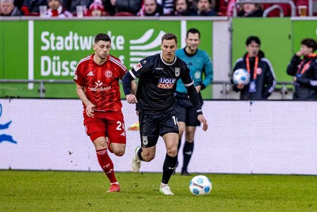 Soccer Men 2 Bundesliga 20 Matchday Season 2024 2025 Fortuna Düsseldorf vs SSV Ulm 1846 Soccer 01 02 25 24 Dawid Kownacki Fortuna Düsseldorf , New arrival 14 Dennis Dressel SSV Ulm 1846 Soccer DFL regulations prohibit any use of photographs as image sequences and or quasi video Düsseldorf Merkur Spiel Arena Nordrheinwestfalen Germany