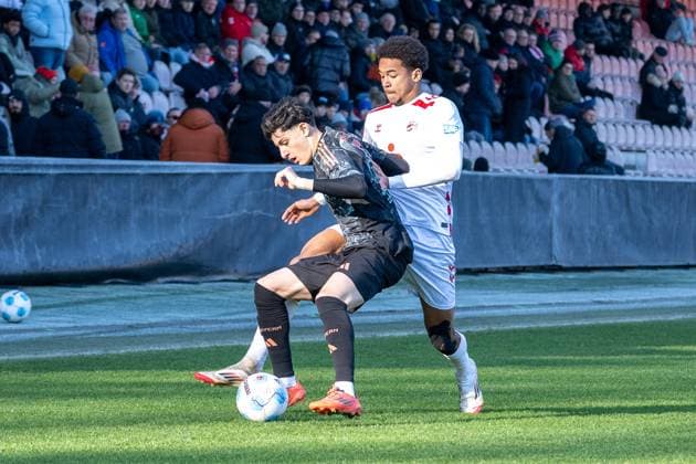02 02 2025, Football U19 DFB Youth League, Matchday 01, Season 2024 2025, 1 FC Koeln FC Bayern Muenchen Franz Kremer Stadium in Cologne duel between Deniz Ofli FC Bayern Muenchen, 03 and Youssoupha Niang 1 FC Koeln, 09 Photo Kirchner Media Thomas Haesler Copyright: xKirchner-Media ThomasxHaeslerx