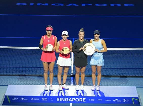 (250202) -- SINGAPORE, Feb. 2, 2025 -- First-placed Desirae Krawczyk (2nd R) Giuliana Olmos (1st R) and second-placed Wang Xinyu (1st L) Zheng Saisai pose during the victory ceremony after the women s doubles final match between Wang Xinyu Zheng Saisai of China and Desirae Krawczyk (USA) Giuliana Olmos (Mexico) at the Singapore Tennis Open in Singapore, Feb. 2, 2025. (Photo by Xinhua) (SP)SINGAPORE-TENNIS-SINGAPORE OPEN-WOMEN S DOUBLES ThenxChihxWey 