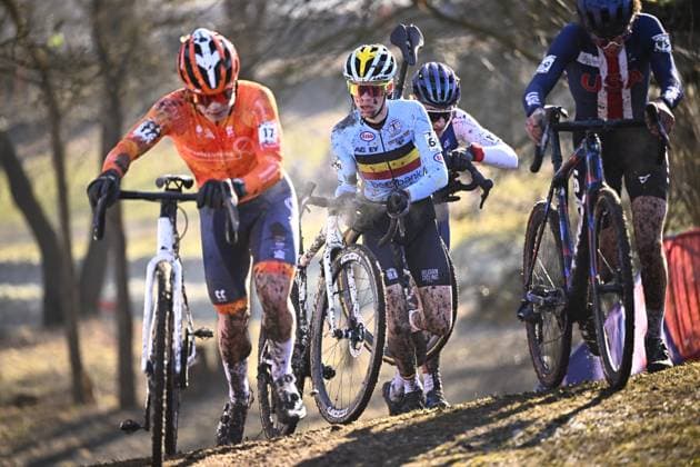 Belgian Lennes Jacobs pictured in action during the junior men competition of the UCI cyclocross World Championship, WM, Weltmeisterschaft in Lievin, France, Sunday 02 February 2025. The world championships are taking place from 31 January until 02 February. JASPERxJACOBS  x111631500x