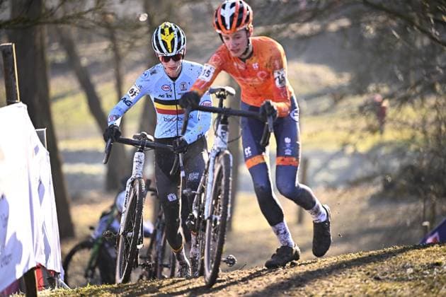 Belgian Ryan Laenen pictured in action during the junior men competition of the UCI cyclocross World Championship, WM, Weltmeisterschaft in Lievin, France, Sunday 02 February 2025. The world championships are taking place from 31 January until 02 February. JASPERxJACOBS  x111631580x