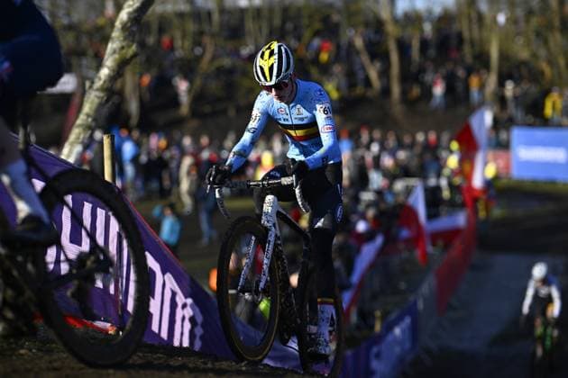 Belgian Ryan Laenen pictured in action during the junior men competition of the UCI cyclocross World Championship, WM, Weltmeisterschaft in Lievin, France, Sunday 02 February 2025. The world championships are taking place from 31 January until 02 February. JASPERxJACOBS  x111631699x