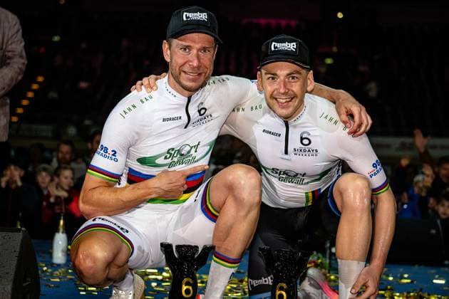 KLUGE Roger, REINHARDT Theo Six Day Berlin 2025 Team 1 KLUGE Roger GER Red REINHARDT Theo GER Black Winner First Place Award Ceremony Medal Ceremony Podium Landscape horizontal Landscape Event Event Six Day Berlin 2025 Category Category Cycling Track Cycling Sixdays Elite Men Location Location Europe Germany Berlin Velodrom Berlin Discipline Madison Distance m Date Date 01 02 2025 Saturday Day 2
