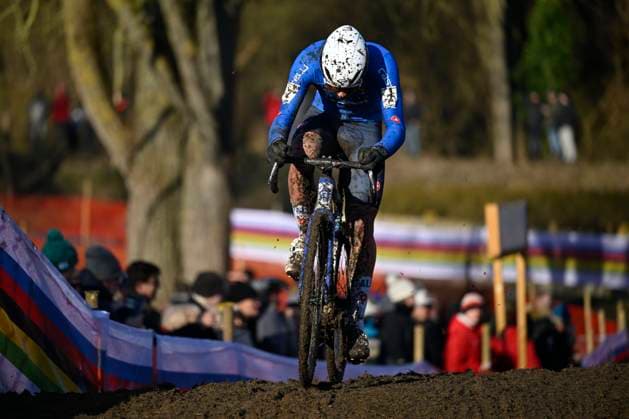 2025 UCI Cyclo-Cross WC - Men Junior LIEVIN, FRANCE - FEBRUARY 02 : Agostinacchio Mattia (ITA) in action during the 2025 UCI Cyclo-Cross World Championships for Men Junior on February 02, 2025 in Lievin, France, 02 02 2025 Lievin France  Copyright: xNicoxVereeckenx